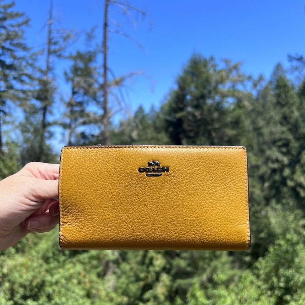 COACH Yellow Pebble Leather Bifold Snap Wallet with Gunmetal Hardware AUTHENTIC